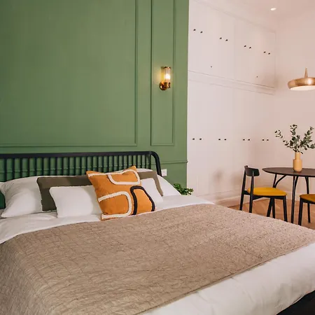Luxury Design At Old Town Square With Air Condition 아파트
