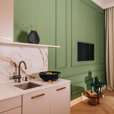 Luxury Design At Old Town Square With Air Condition 아파트