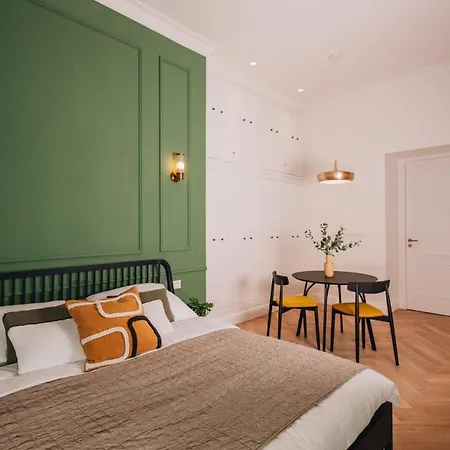 아파트 Luxury Design At Old Town Square With Air Condition