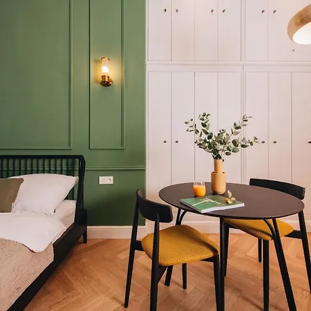 Luxury Design At Old Town Square With Air Condition *